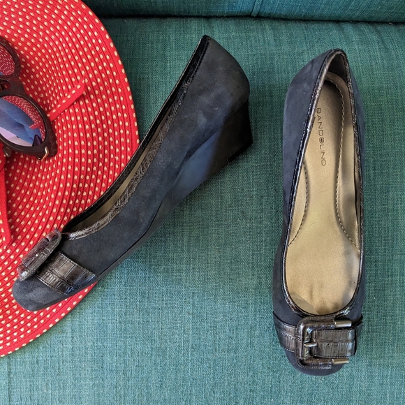 Bandolino Shoes - NWOT Bandolino Charcoal Grey Suede Wedge Pumps